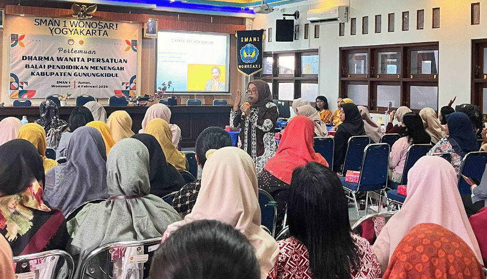 Workshop Kecantikan dalam Pertemuan Rutin DWP Baldikmen Gunungkidul di SMAN 1 Wonosari