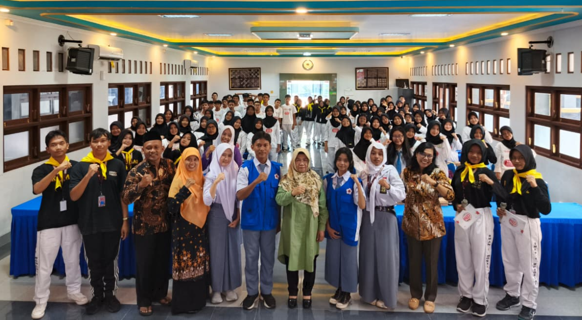 SMAN 1 Wonosari Gelar Diklat PMR Bersama PMI Gunungkidul dan BASARNAS DIY