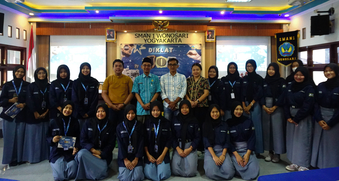 Diklat UKK Journalist of Ekamas: Menyuarakan Realitas Melalui Lensa dan Pena