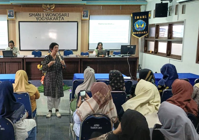 Orang Tua Murid SMAN 1 Wonosari Ikuti Pelatihan Parenting Bersama YAKKUM